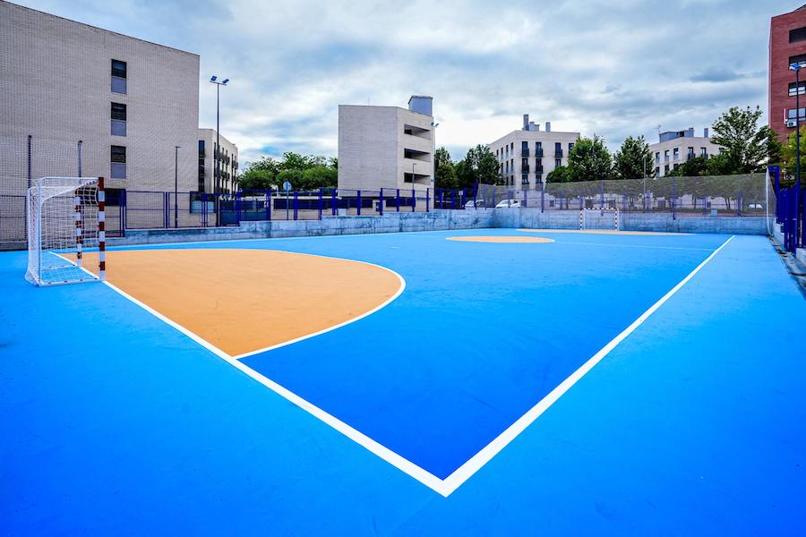 Móstoles estrena una nueva pista deportiva en la calle Hiades con una inversión de más de 326.000 euros