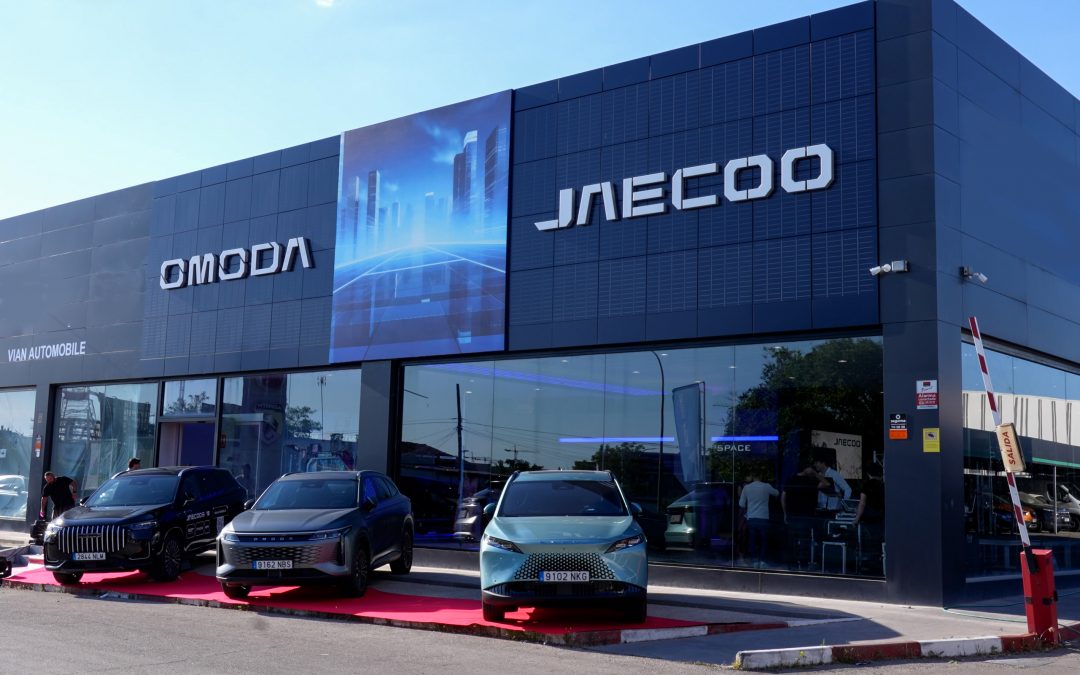 Vian Automobile hace vibrar a Móstoles durante la SHS Fever Night de OMODA & JAECOO y celebra el cliente 50.000 de la marca en España