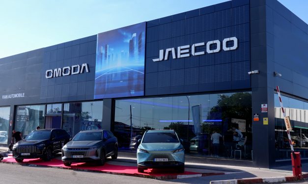 Vian Automobile hace vibrar a Móstoles durante la SHS Fever Night de OMODA & JAECOO y celebra el cliente 50.000 de la marca en España