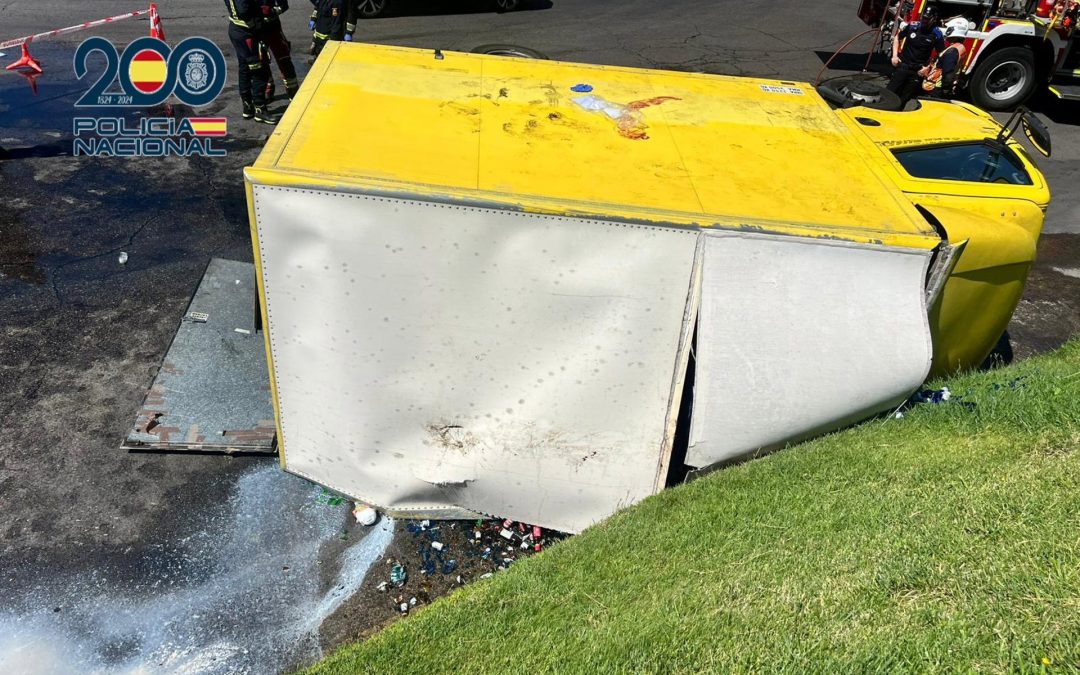 Roba un camión de reparto en Móstoles, exige dinero para devolverlo y acaba volcando durante su huida