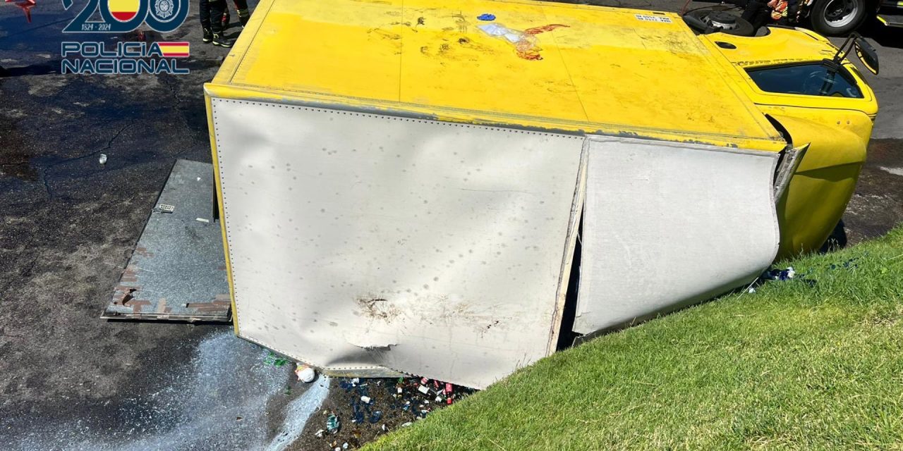 Roba un camión de reparto en Móstoles, exige dinero para devolverlo y acaba volcando durante su huida