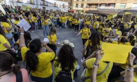 Juana López Pagán exige a Ayuso que escuche a los docentes y presenta un proyecto para hacer de Móstoles una ciudad de referencia en educación pública