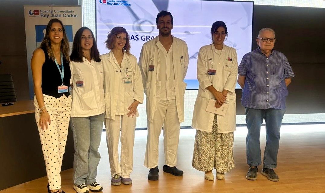 El Hospital Universitario Rey Juan Carlos recuerda que el apoyo especializado, familia y visibilidad social ayudan a las personas ostomizadas a recuperar su autonomía