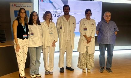 El Hospital Universitario Rey Juan Carlos recuerda que el apoyo especializado, familia y visibilidad social ayudan a las personas ostomizadas a recuperar su autonomía